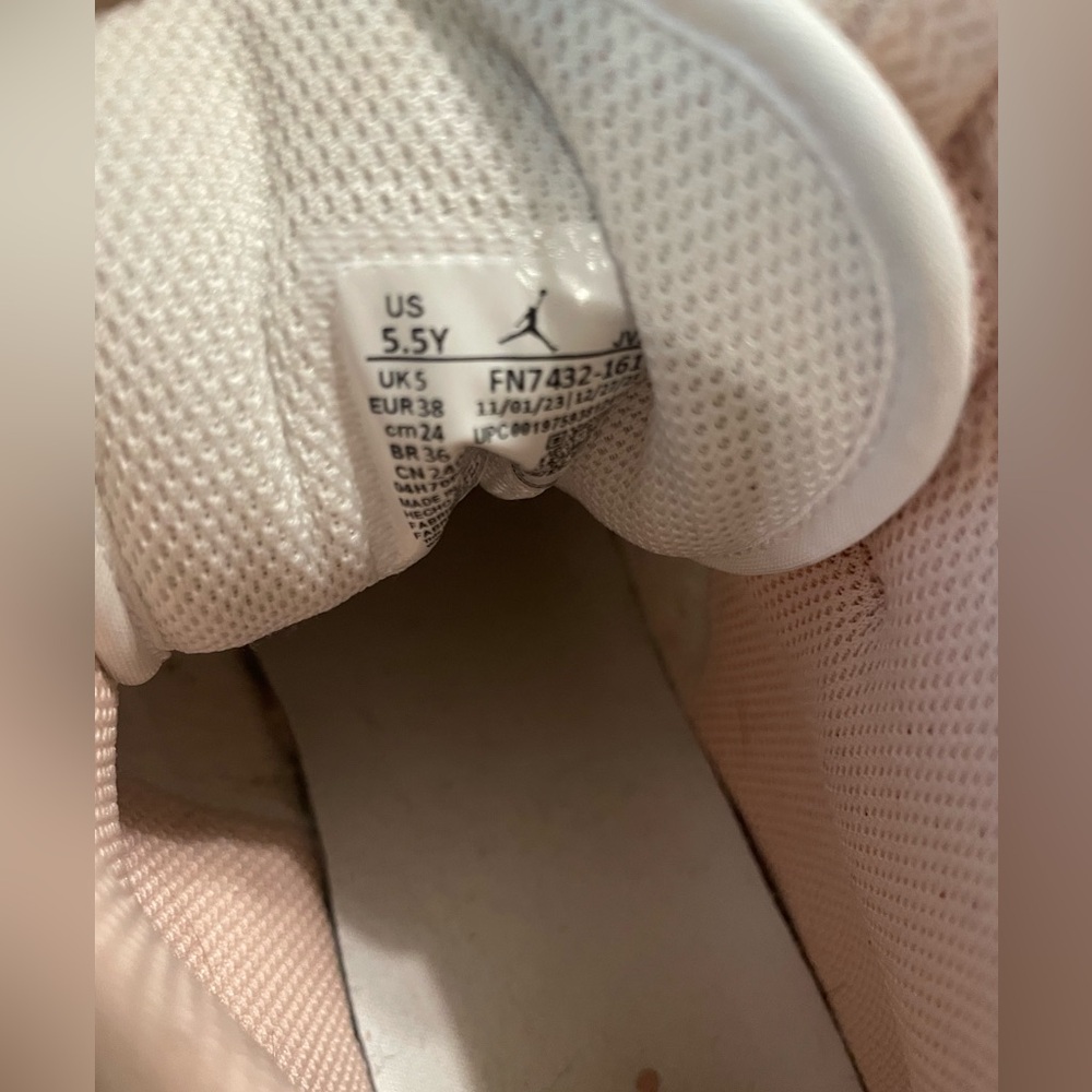 Nike Air Jordan Youth Sneakers in Pink and White Size 5.5 - Picture 6 of 7